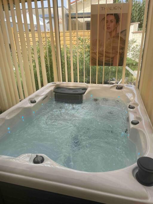 Houdarling Chalet Et Spa Hammam Jacuzzi Et Sauna Nîmes Esterno foto