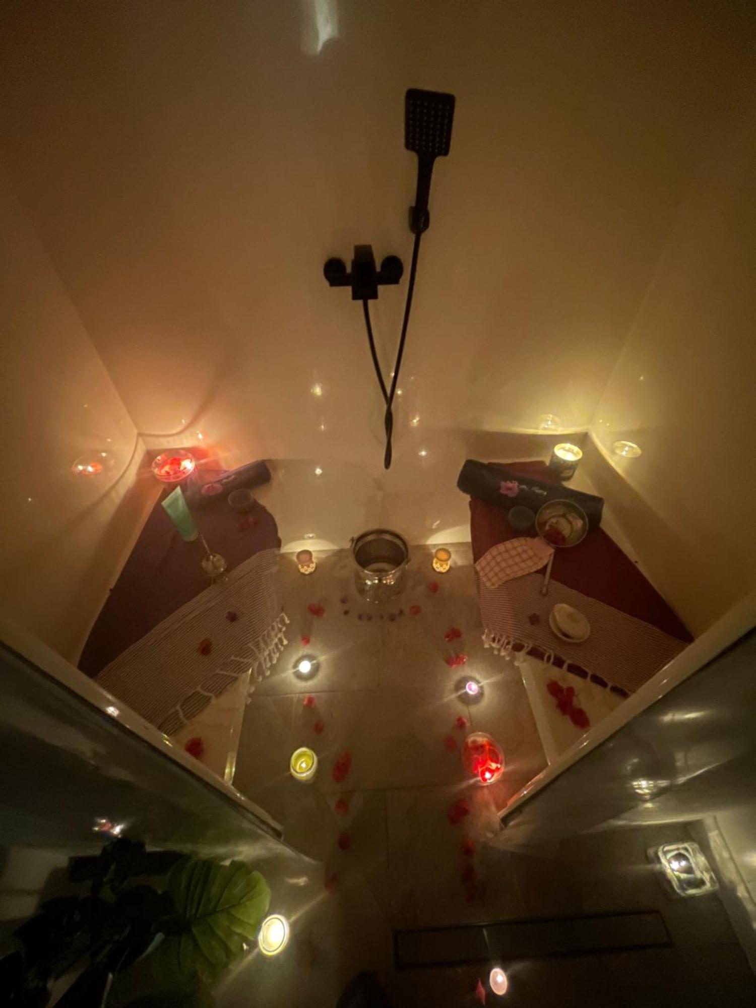 Houdarling Chalet Et Spa Hammam Jacuzzi Et Sauna Nîmes Esterno foto