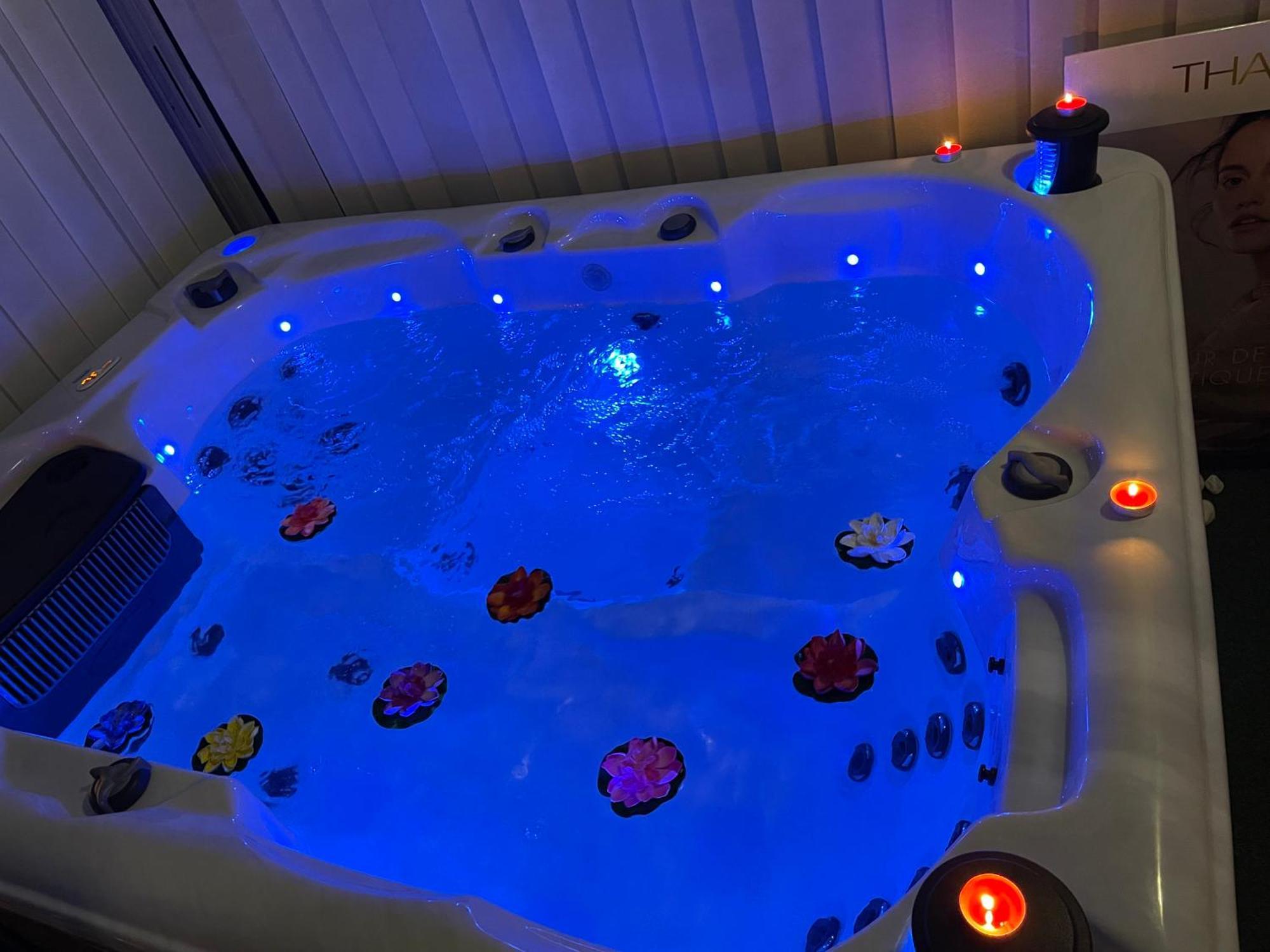 Houdarling Chalet Et Spa Hammam Jacuzzi Et Sauna Nîmes Esterno foto