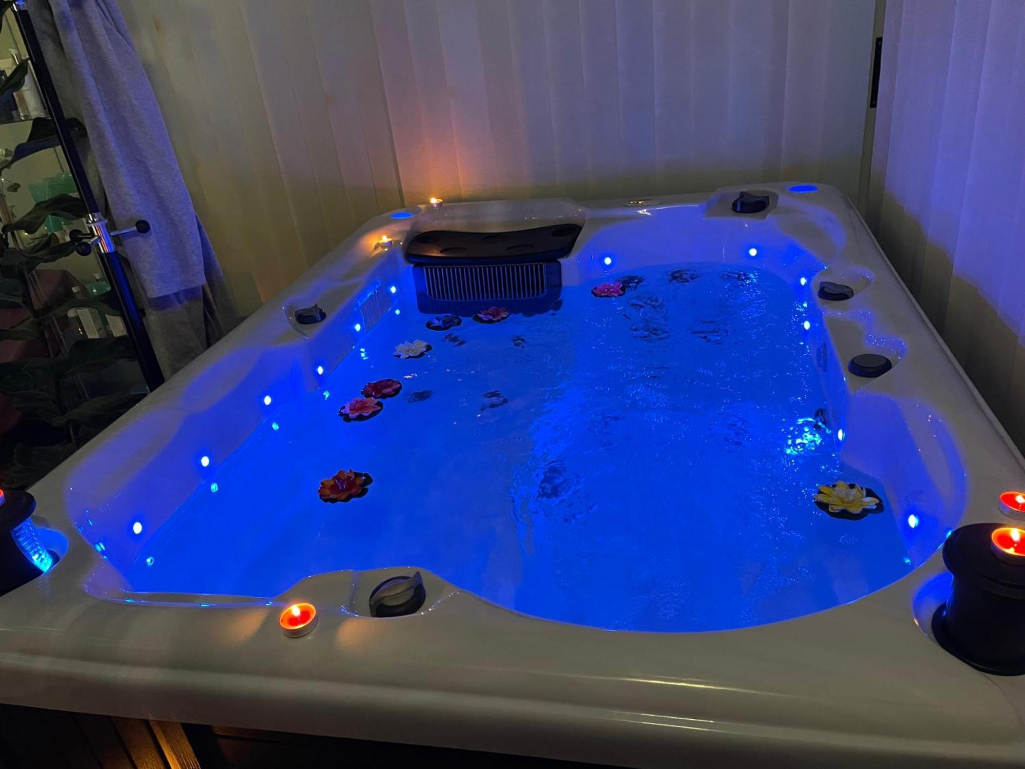 Houdarling Chalet Et Spa Hammam Jacuzzi Et Sauna Nîmes Esterno foto